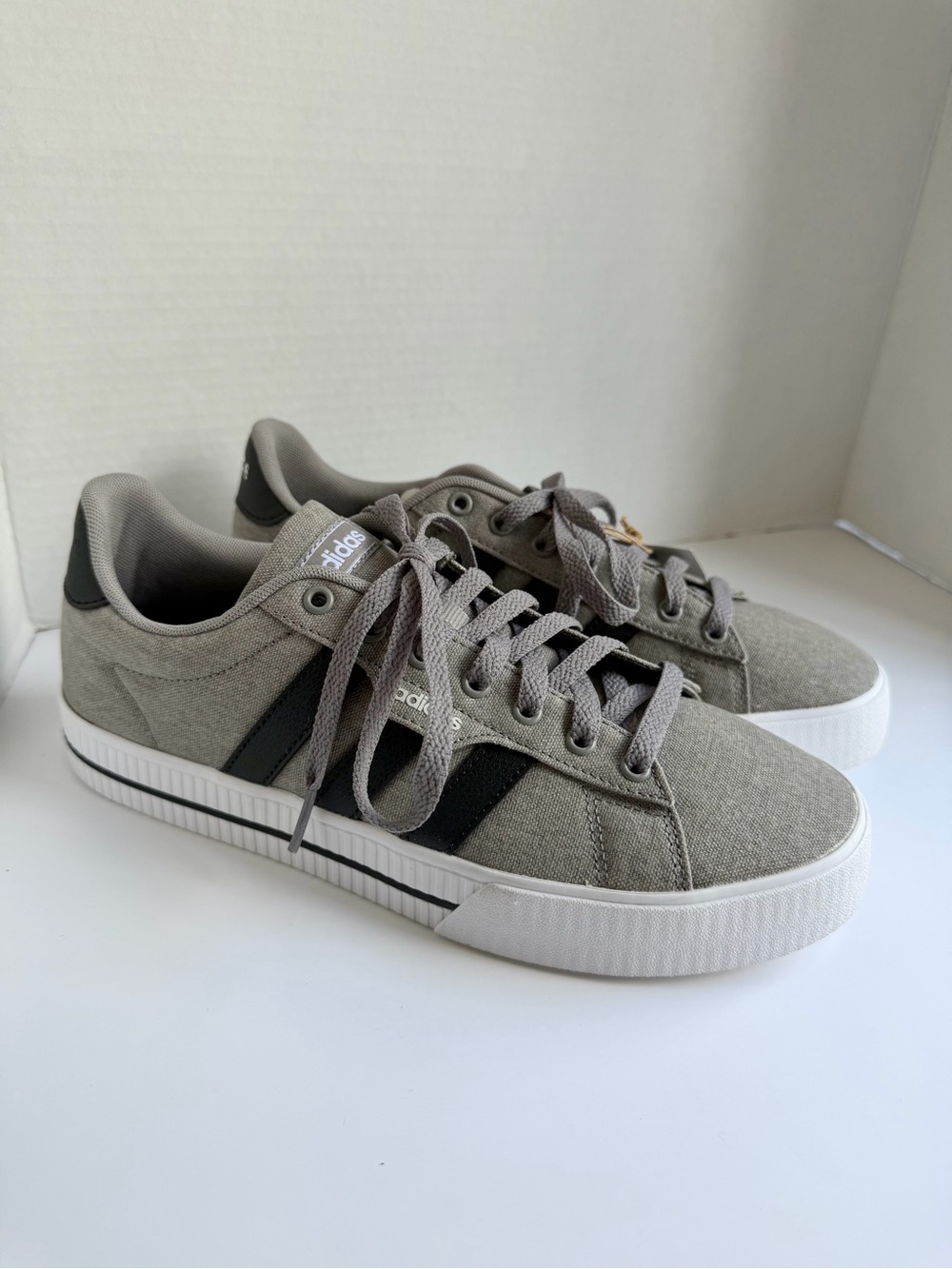 Adidas Daily 3.0 Skateboarding Sneakers Mens Size 8 Dove Gray/Black/White FW3270